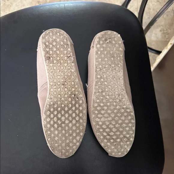 TOMS Beige Moccasins - Picture 2 of 4